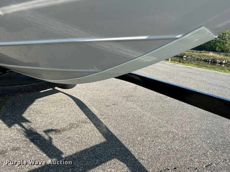 image for item MD9021 2004 Crownline 202 BR  boat