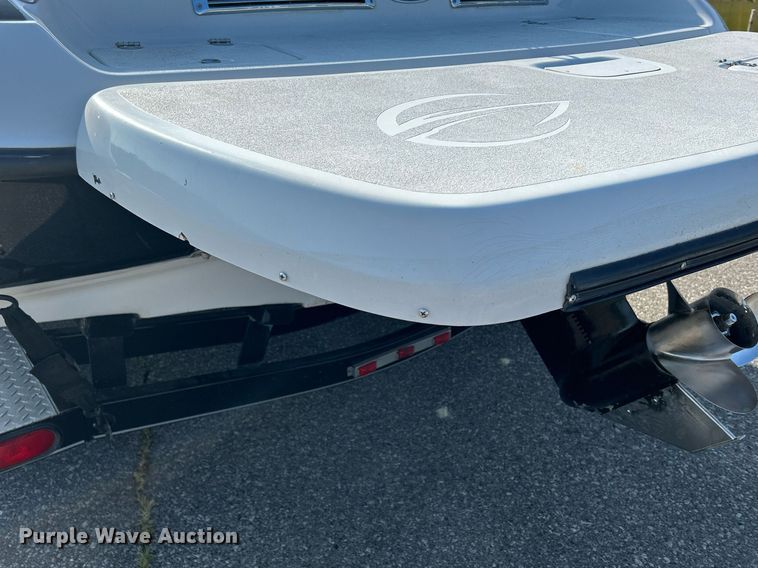 image for item MD9021 2004 Crownline 202 BR  boat