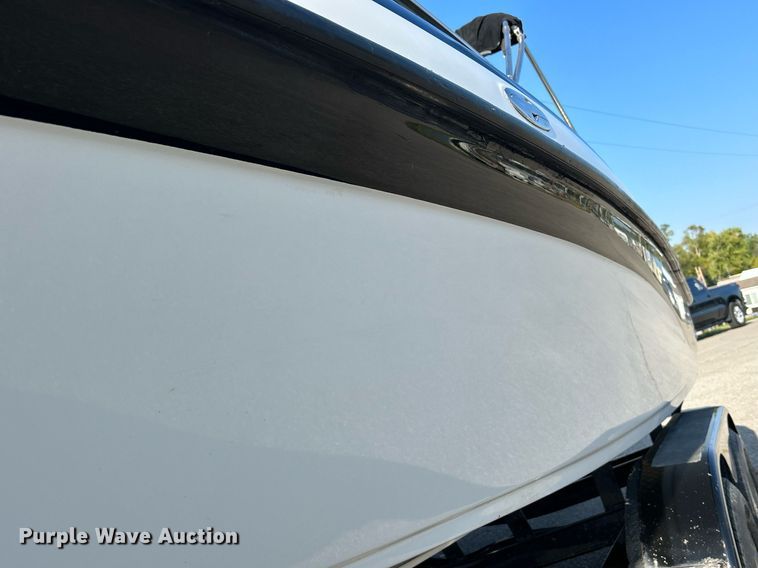 image for item MD9021 2004 Crownline 202 BR  boat