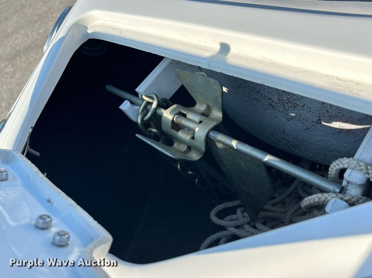 image for item MD9021 2004 Crownline 202 BR  boat