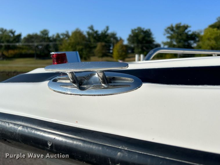 image for item MD9021 2004 Crownline 202 BR  boat