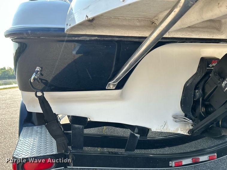 image for item MD9021 2004 Crownline 202 BR  boat