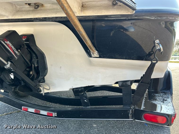 image for item MD9021 2004 Crownline 202 BR  boat