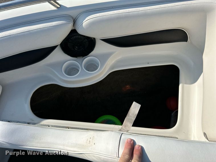 image for item MD9021 2004 Crownline 202 BR  boat