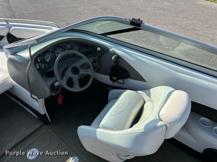 image for item MD9021 2004 Crownline 202 BR  boat