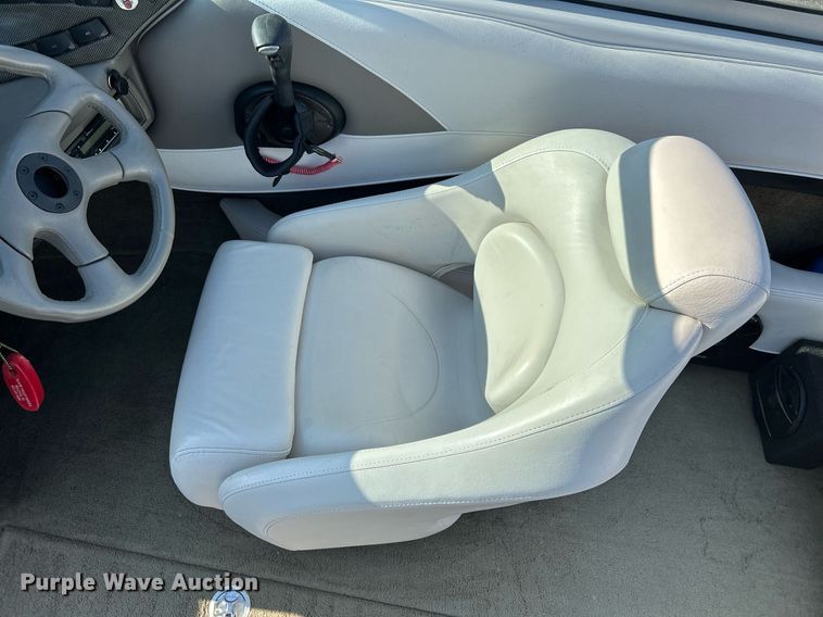 image for item MD9021 2004 Crownline 202 BR  boat