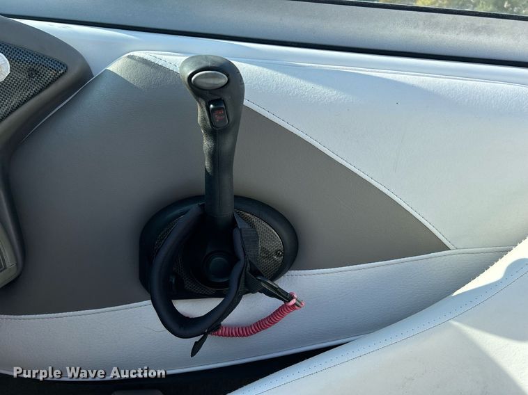 image for item MD9021 2004 Crownline 202 BR  boat