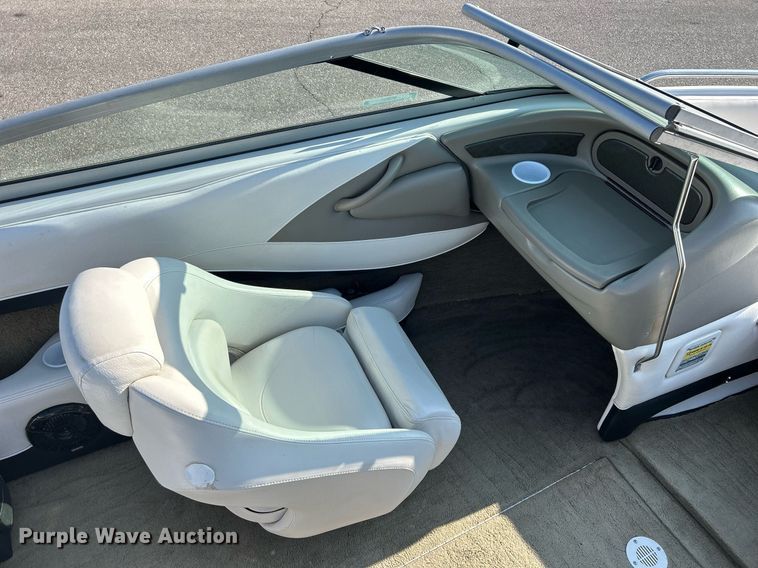 image for item MD9021 2004 Crownline 202 BR  boat