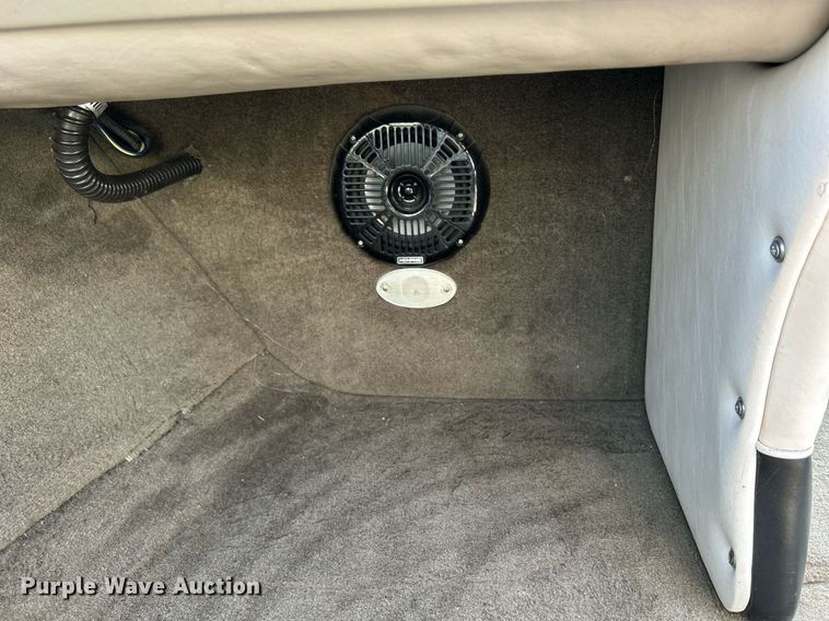 image for item MD9021 2004 Crownline 202 BR  boat