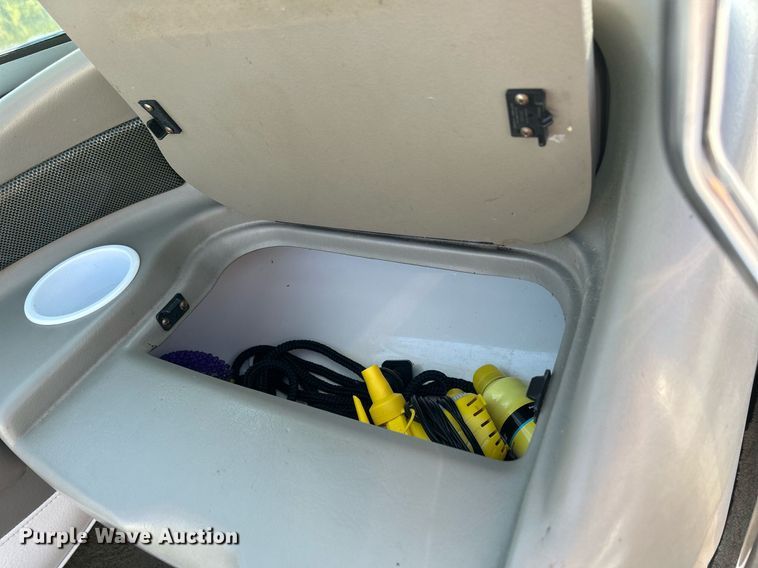 image for item MD9021 2004 Crownline 202 BR  boat