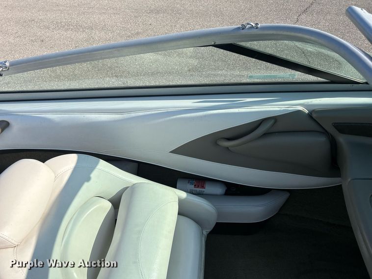 image for item MD9021 2004 Crownline 202 BR  boat