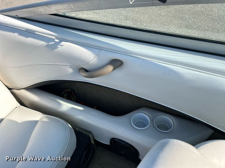 image for item MD9021 2004 Crownline 202 BR  boat