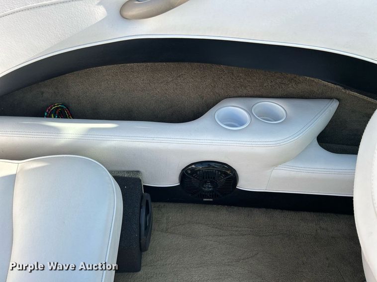 image for item MD9021 2004 Crownline 202 BR  boat