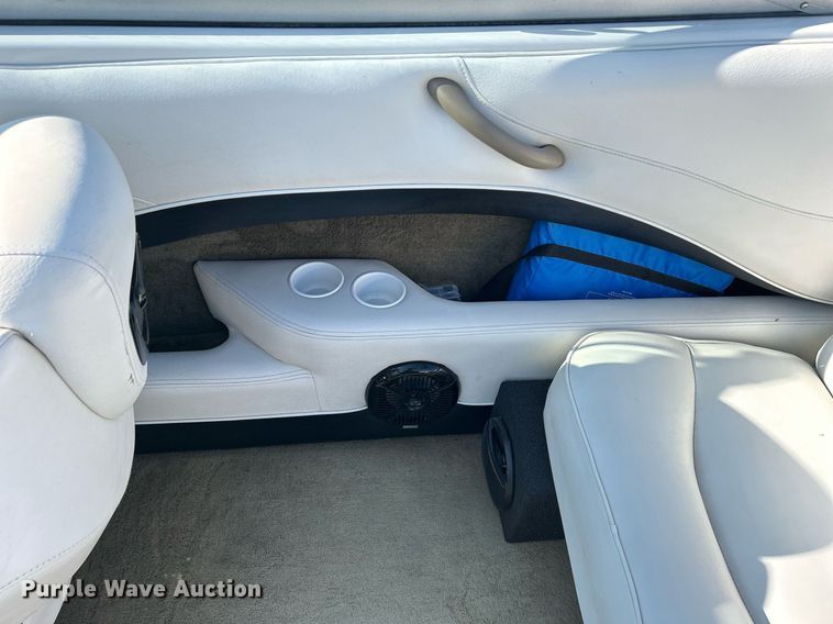 image for item MD9021 2004 Crownline 202 BR  boat