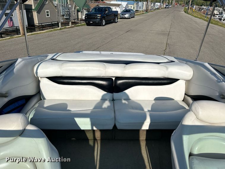 image for item MD9021 2004 Crownline 202 BR  boat