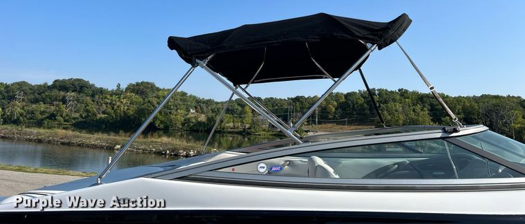 image for item MD9021 2004 Crownline 202 BR  boat