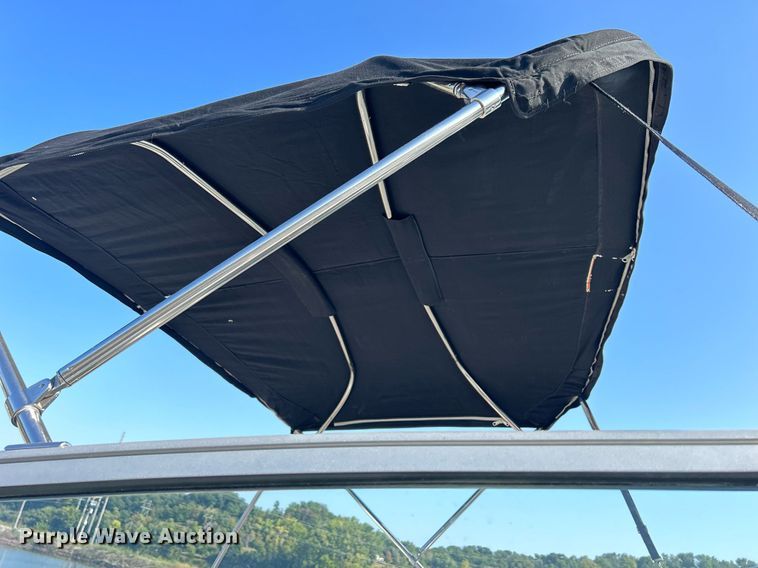 image for item MD9021 2004 Crownline 202 BR  boat