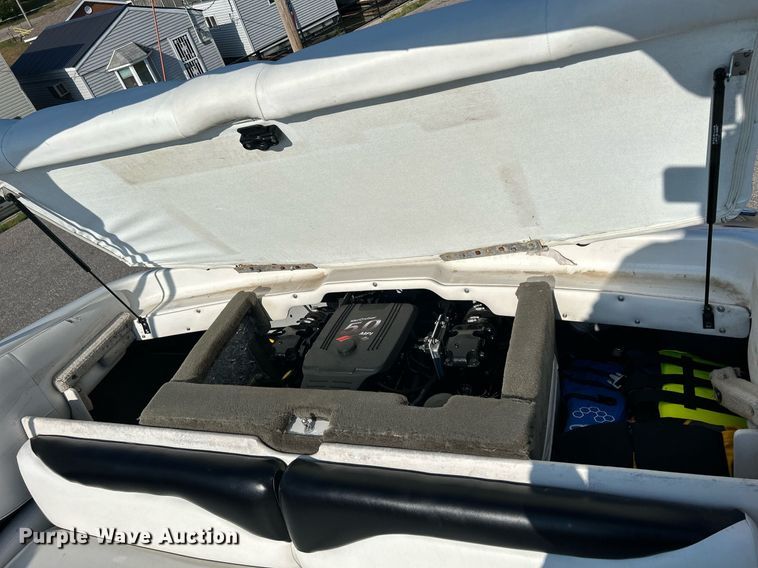 image for item MD9021 2004 Crownline 202 BR  boat