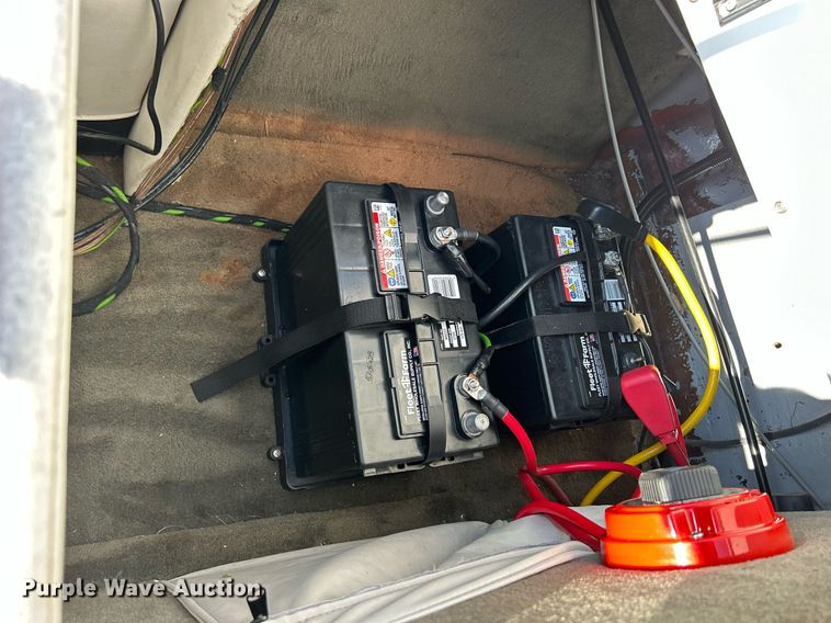 image for item MD9021 2004 Crownline 202 BR  boat