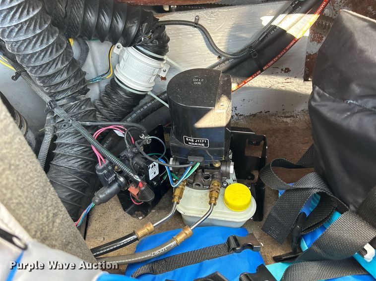 image for item MD9021 2004 Crownline 202 BR  boat