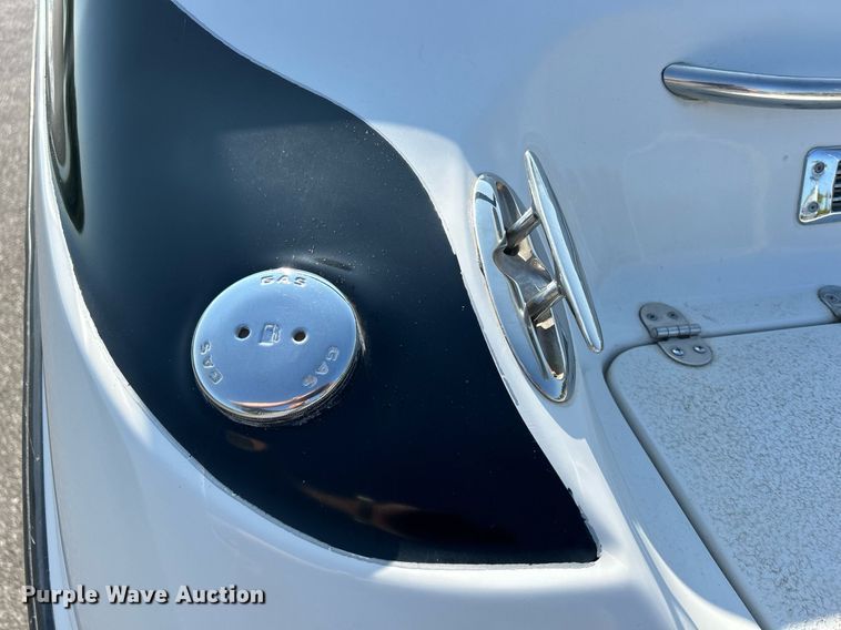 image for item MD9021 2004 Crownline 202 BR  boat