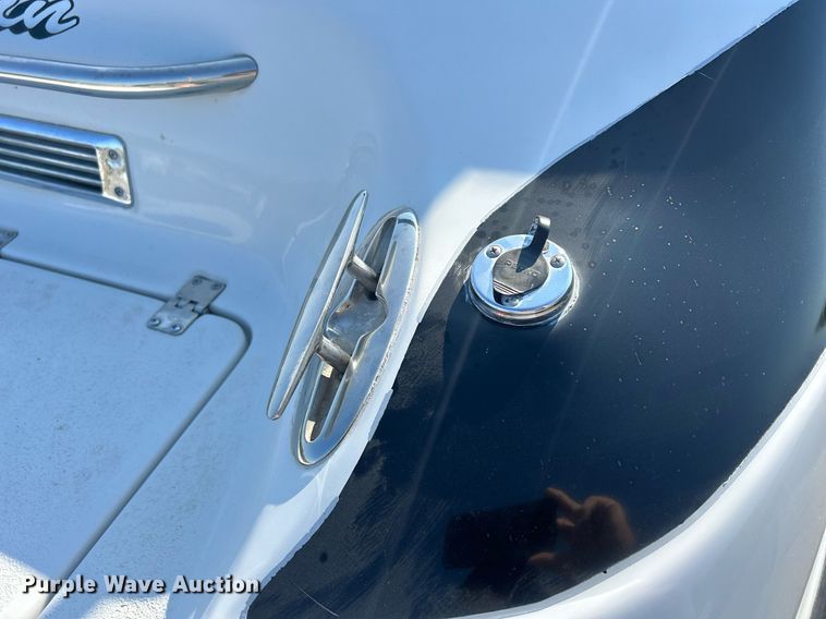 image for item MD9021 2004 Crownline 202 BR  boat