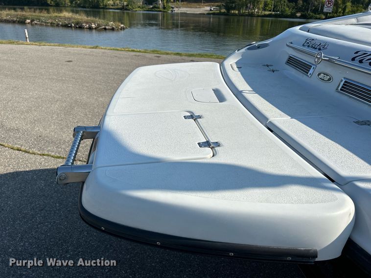 image for item MD9021 2004 Crownline 202 BR  boat