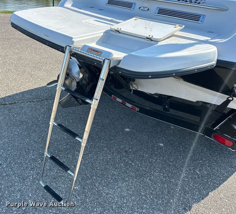 image for item MD9021 2004 Crownline 202 BR  boat