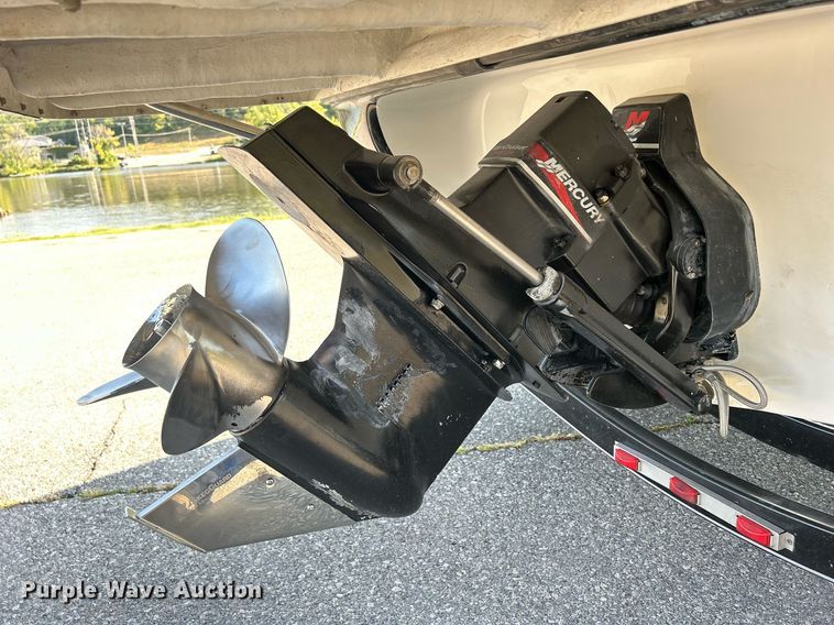 image for item MD9021 2004 Crownline 202 BR  boat