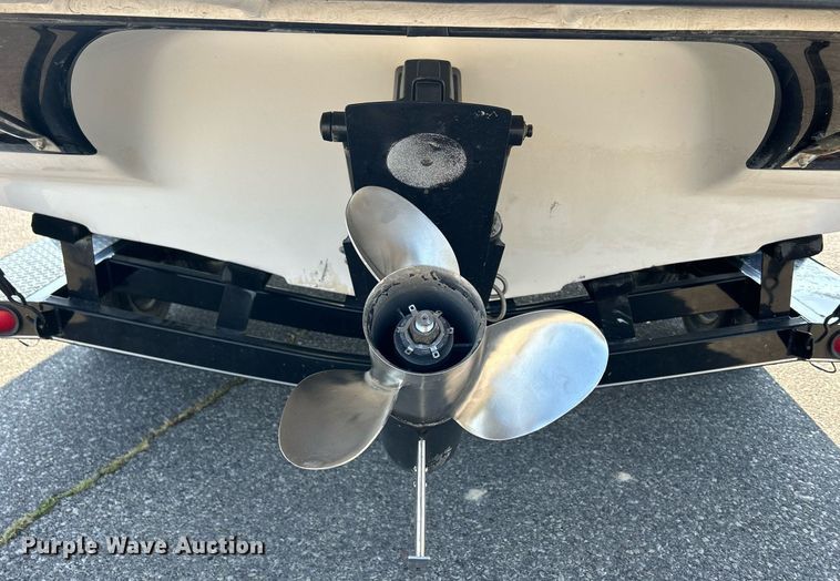 image for item MD9021 2004 Crownline 202 BR  boat