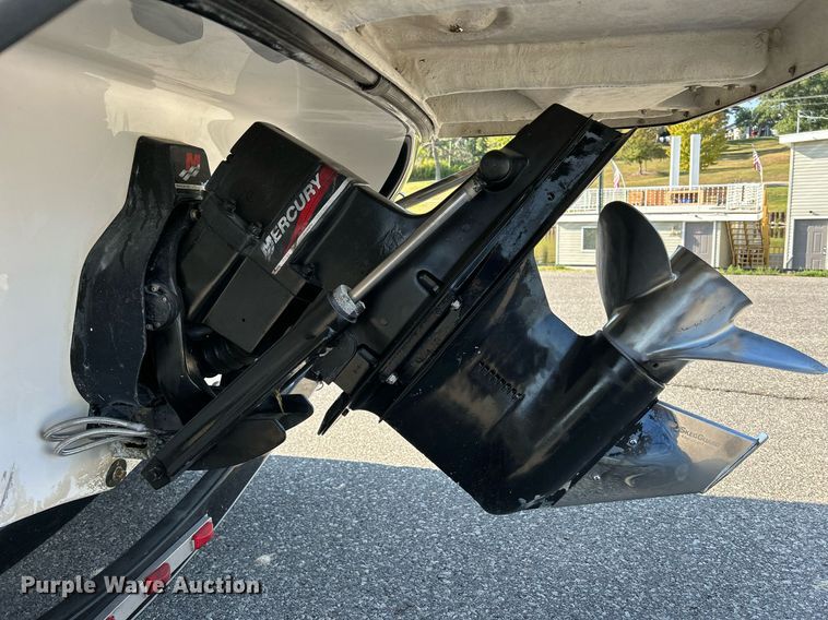 image for item MD9021 2004 Crownline 202 BR  boat