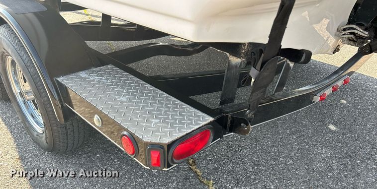 image for item MD9021 2004 Crownline 202 BR  boat