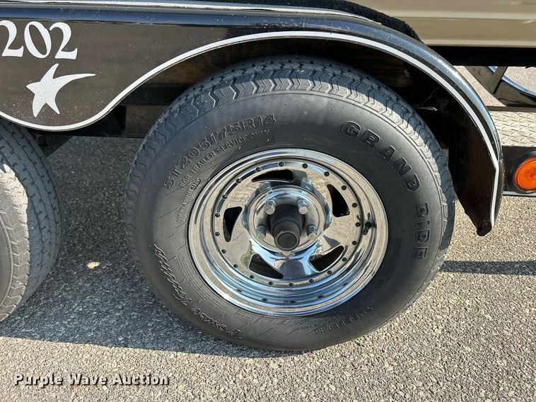 image for item MD9021 2004 Crownline 202 BR  boat