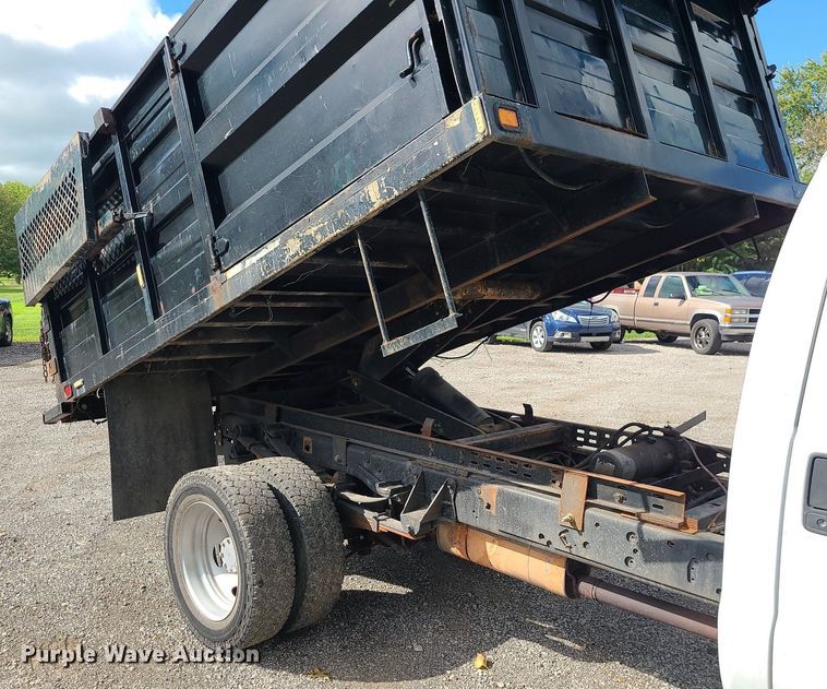 image for item MG9725 2013 Ford F550  dump truck