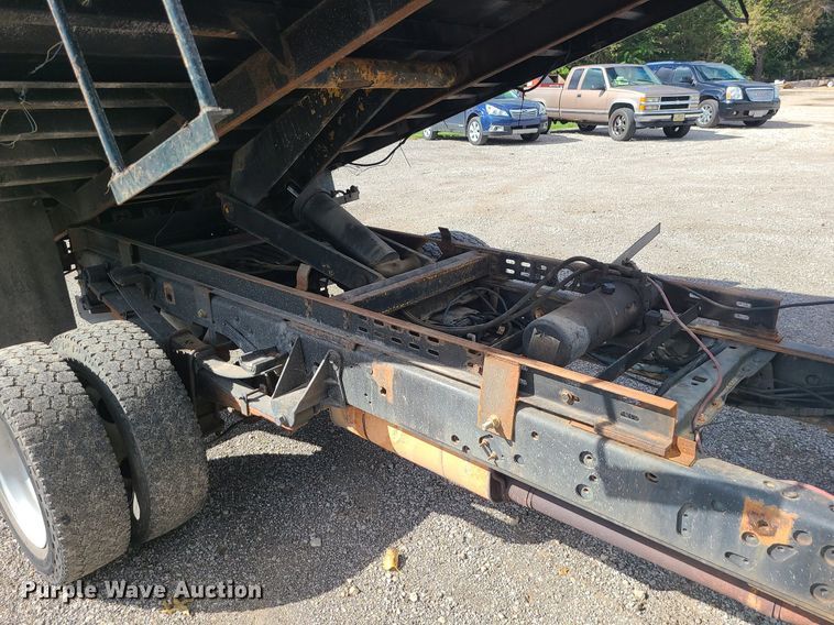 image for item MG9725 2013 Ford F550  dump truck