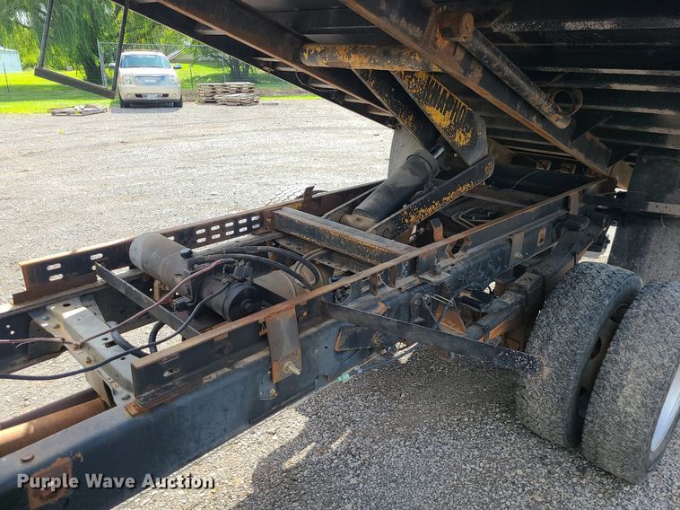 image for item MG9725 2013 Ford F550  dump truck