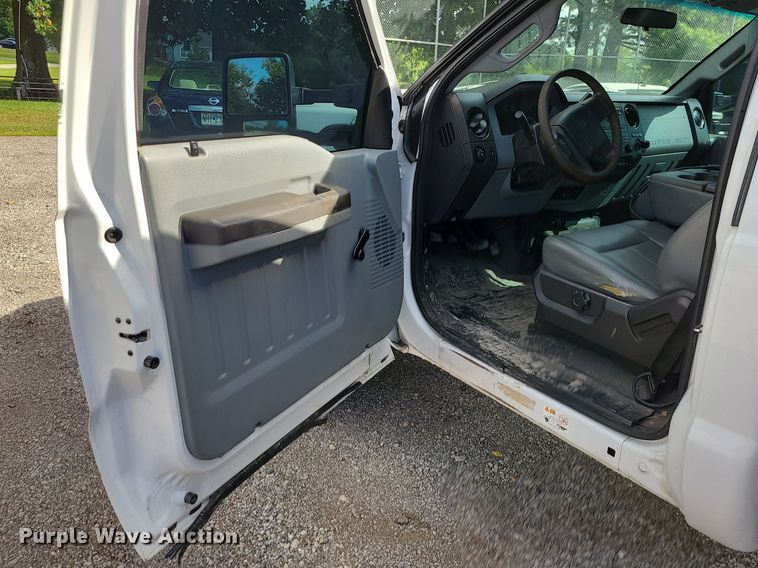 image for item MG9725 2013 Ford F550  dump truck