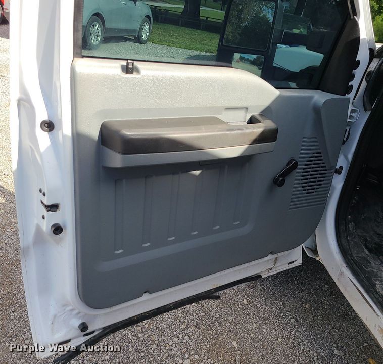 image for item MG9725 2013 Ford F550  dump truck