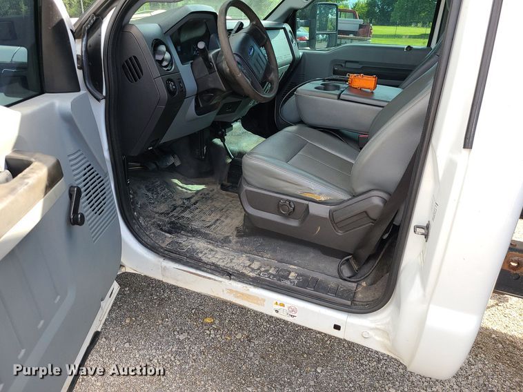 image for item MG9725 2013 Ford F550  dump truck