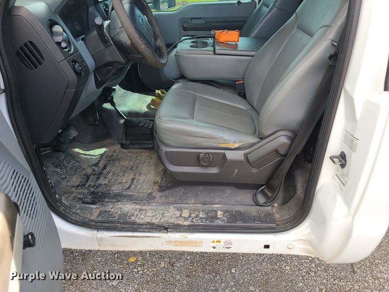 image for item MG9725 2013 Ford F550  dump truck