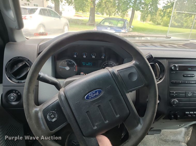 image for item MG9725 2013 Ford F550  dump truck