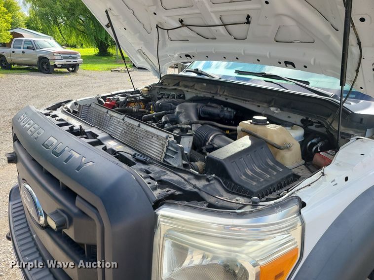 image for item MG9725 2013 Ford F550  dump truck