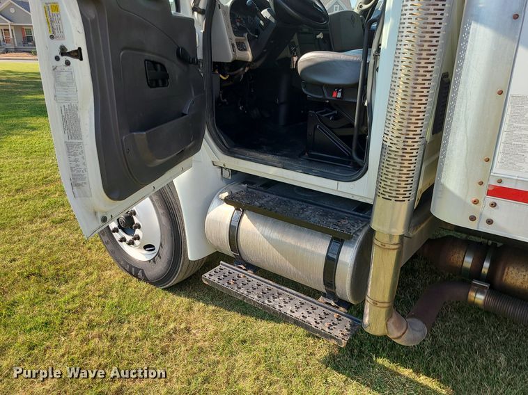 image for item MJ9295 2009 International 4300 DuraStar  box truck