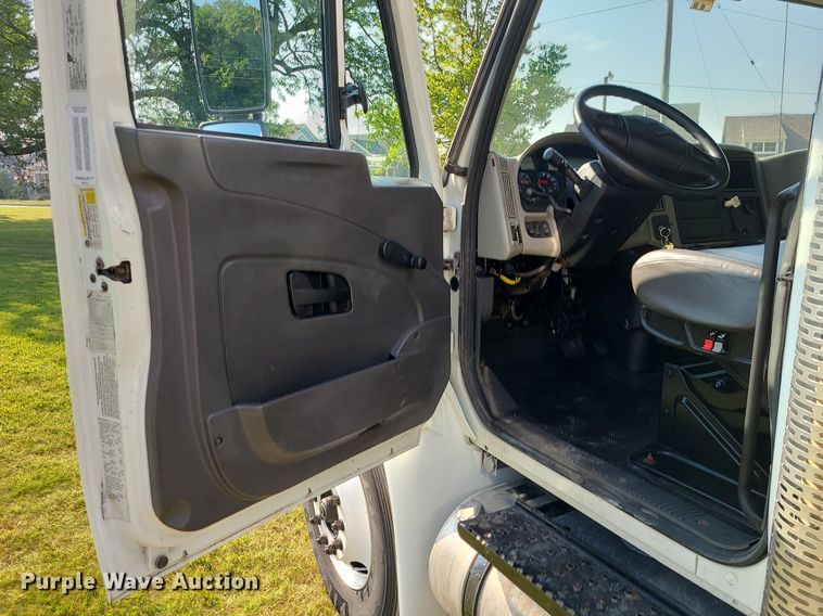 image for item MJ9295 2009 International 4300 DuraStar  box truck