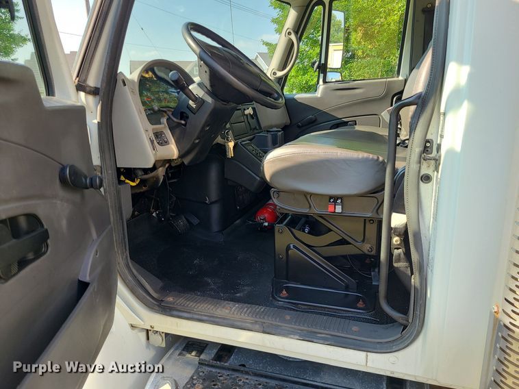 image for item MJ9295 2009 International 4300 DuraStar  box truck