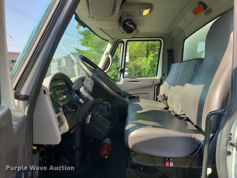 image for item MJ9295 2009 International 4300 DuraStar  box truck