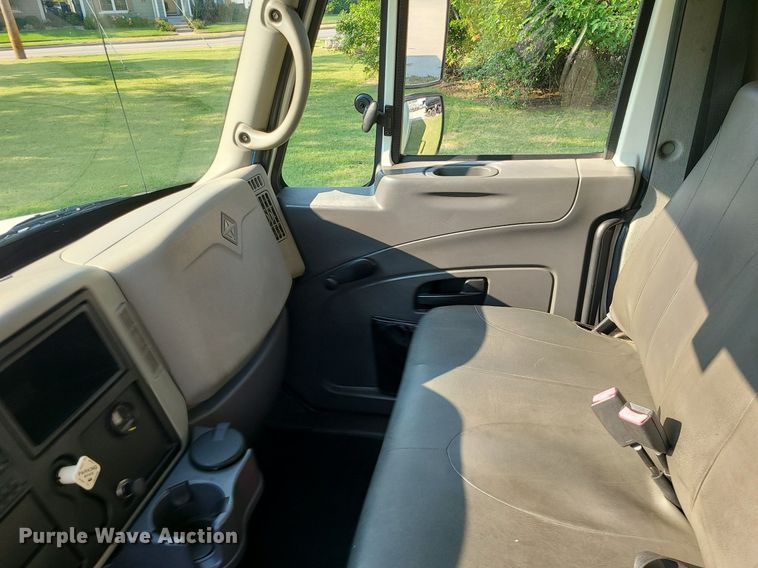 image for item MJ9295 2009 International 4300 DuraStar  box truck