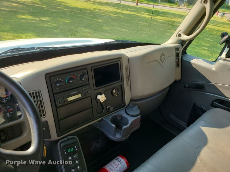 image for item MJ9295 2009 International 4300 DuraStar  box truck