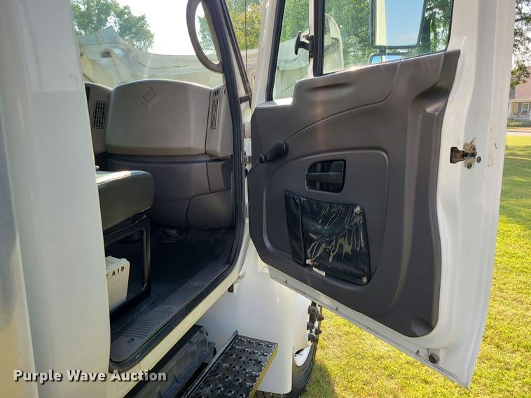 image for item MJ9295 2009 International 4300 DuraStar  box truck