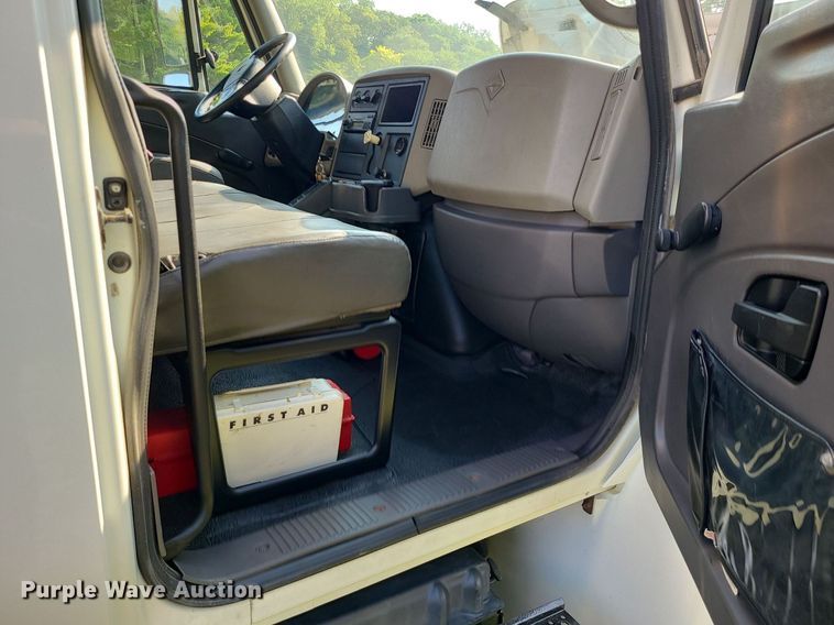 image for item MJ9295 2009 International 4300 DuraStar  box truck